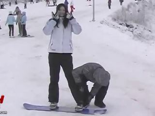 Asiatique couple fou snowboarding et sexuel adventures vidéo