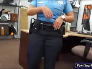 Latina công an sĩ quan fucked lược qua pawn người trong các phòng cuối