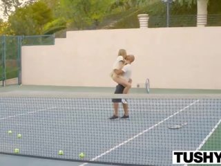 Nadržané príťažlivé súložiť s the tenis trainer