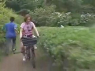 日本語 女の子 自慰行為 同時に ライディング a specially modified セックス bike!