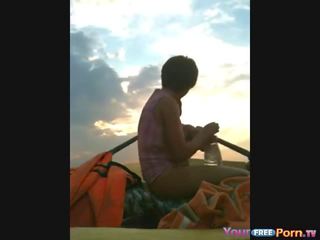 业余 青少年 使 一 sextape 在 一 船 上 该 lake 视频