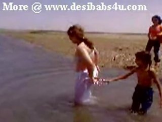 Pakistani sindhi karachi aunty mudo river bath