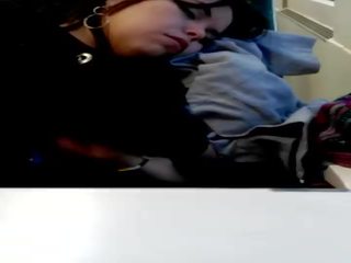 Dievča spiace fetiš v vlak sledovanie dormida en tren