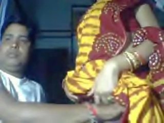Delhi wali vackra bhabi i saree exponerad av makens för pengar