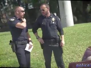 Bermain laki-laki petugas polisi homoseks pria seksi hubungan intim video xxx