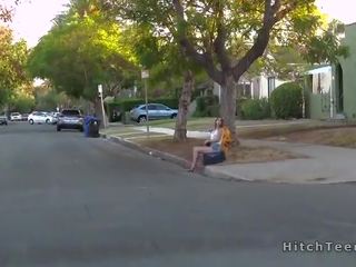 Thankful білявка підліток hitchhiker трахає strangers хуй