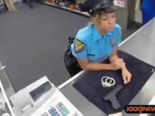 Cô công an sĩ quan được cô ấy âm hộ fucked lược qua pawnkeeper