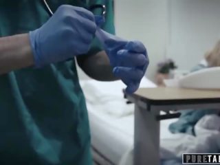 Puro tabu perv médicos practitioner dá jovem grávida paciente vagina exame