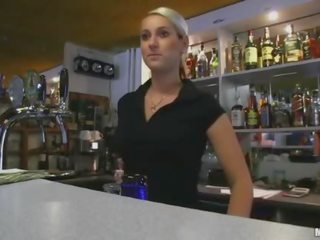 Suur tissid amatöör bartender payed keppimine