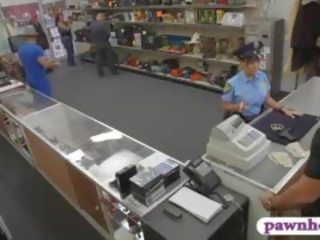 Frau polizei offizier gefickt bei die pawnshop